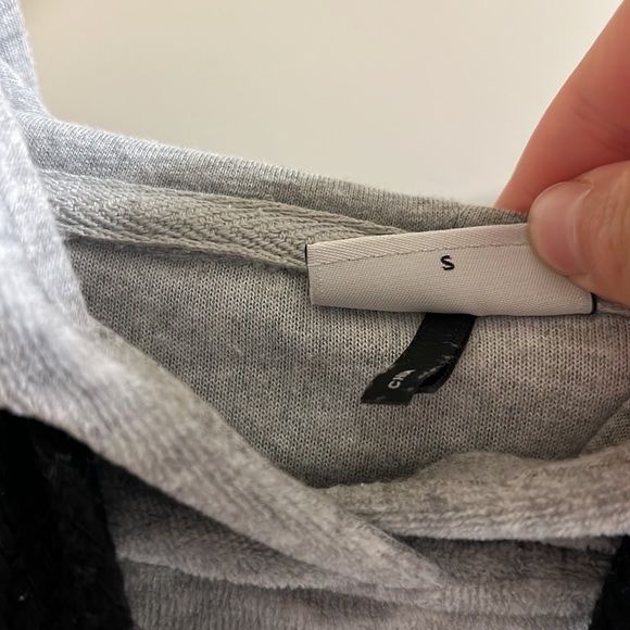 Two tone grey cropped hoodie. - Picture 3 of 4
